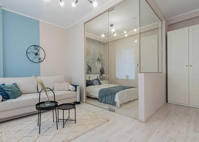 Daire Glass Bedroom *